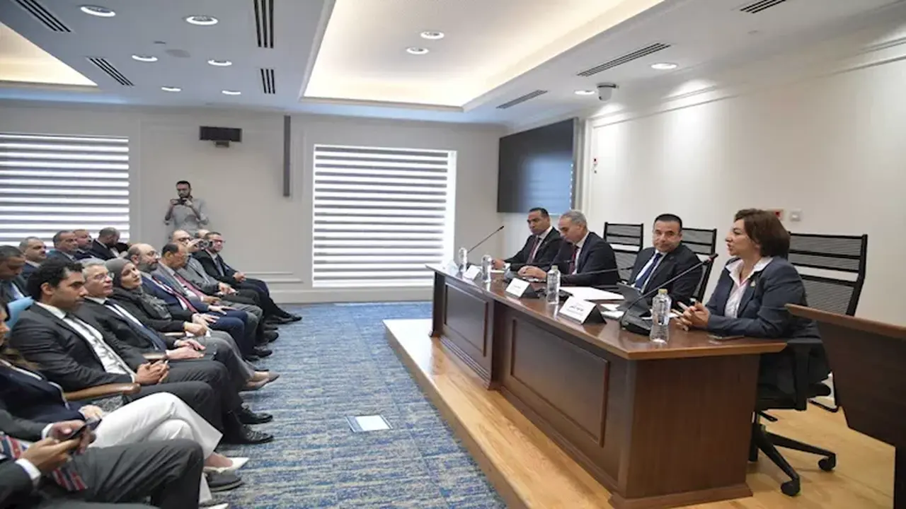 مطالب برلمانية واسعة لتوفير الهواتف المحمولة بأسعار مناسبة للمستهلكين في الأسواق المحلية
